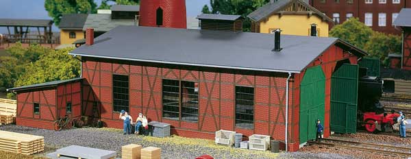 Double track locomotive shed<br /><a href='images/pictures/Auhagen/11403.jpg' target='_blank'>Full size image</a>